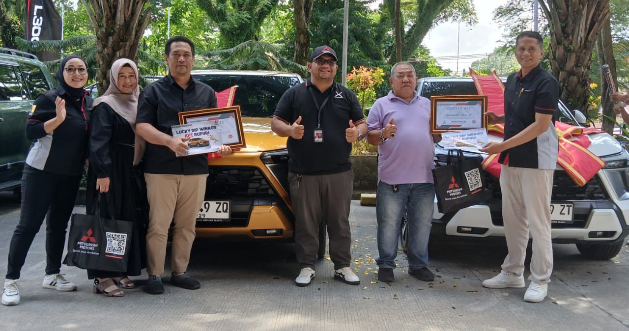 COSTUMER SETIA: Serah terima dua XForce Infinite Xcitement kepada pemiliknya di Hotel Grand Tjokro, Sabtu (27/7).