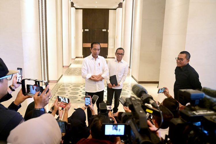KETERANGAN PERS: Presiden Joko Widodo saat memberikan keterangan kepada pers pada hari pertama ia berkantor di IKN, Kaltim.(DOK BIRO PERS SEKRETARIAT PRESIDEN)
