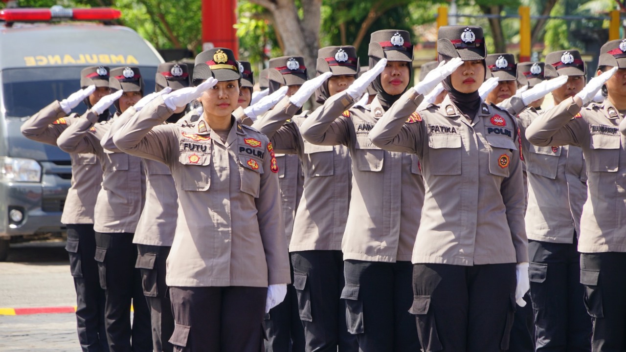 LATIHAN: Pasukan upacara HUT Kemerdekaan RI di IKN terus berlatih di markas Satuan Brimob Polda Kaltim. (foto:ist)