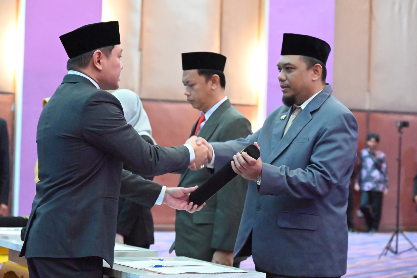 Bupati Paser Fahmi Fadli melantik Rizky Noviar menjadi Kepala Dinas Tenaga dan Transmigrasi Paser, Jum