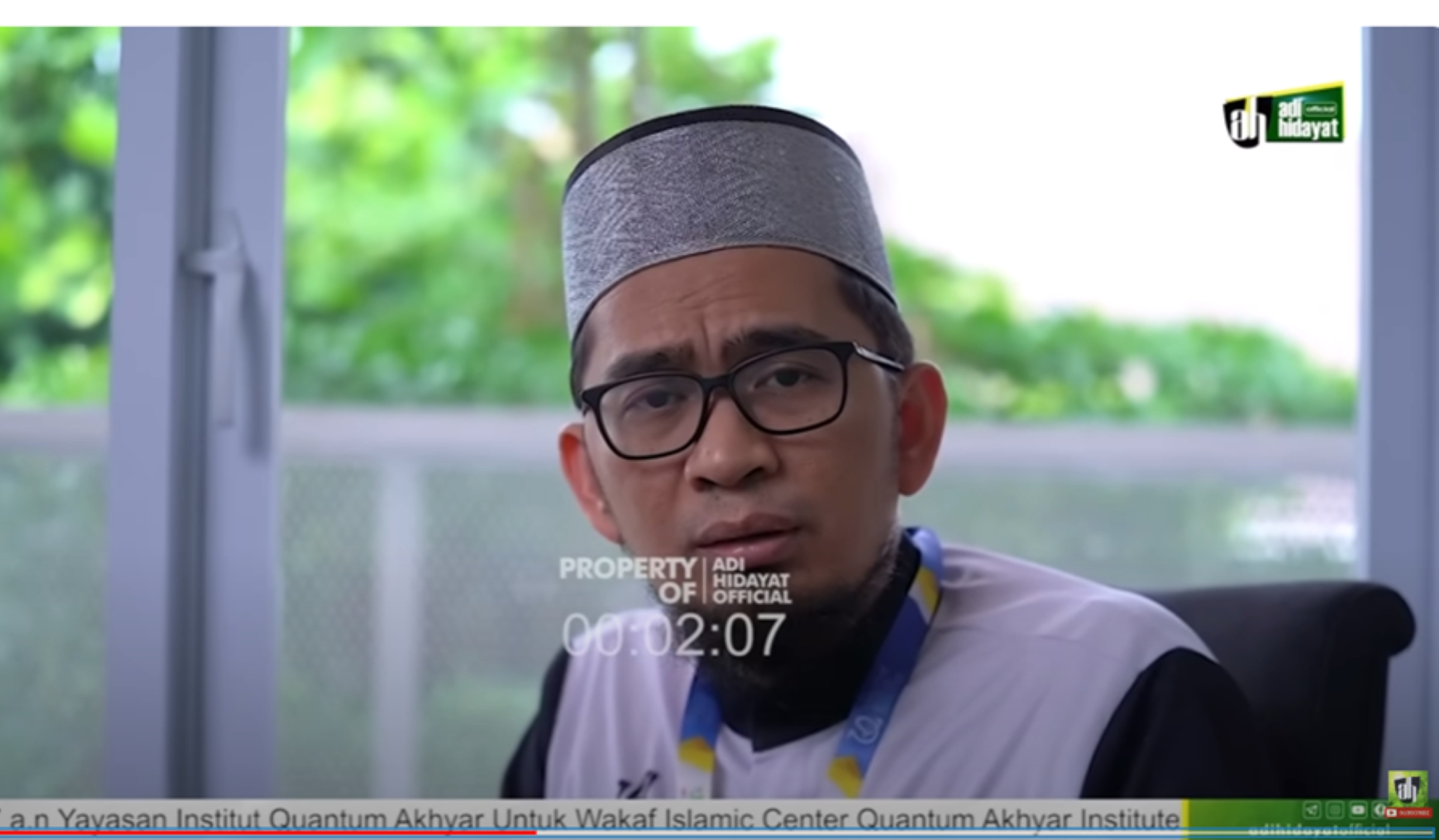 Ustaz Adi Hidayat menyampaikan waktu mustajab berdoa di hari Jumat.