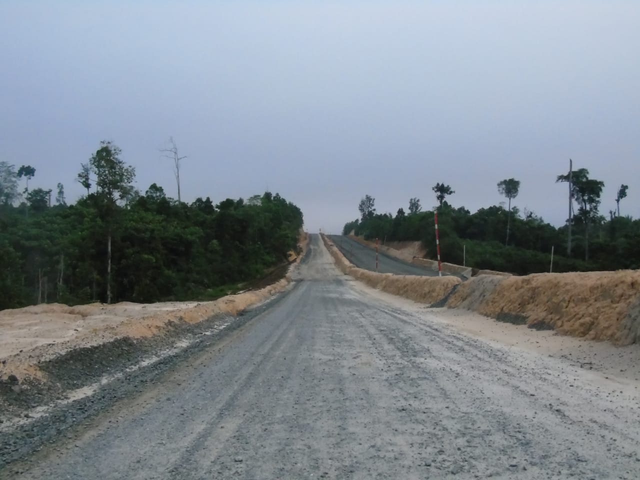 TOL AKASIA : Rute melewati kampung Abit MMB, jalan khusus warga perusahaan tambang PT FSP dan HTI