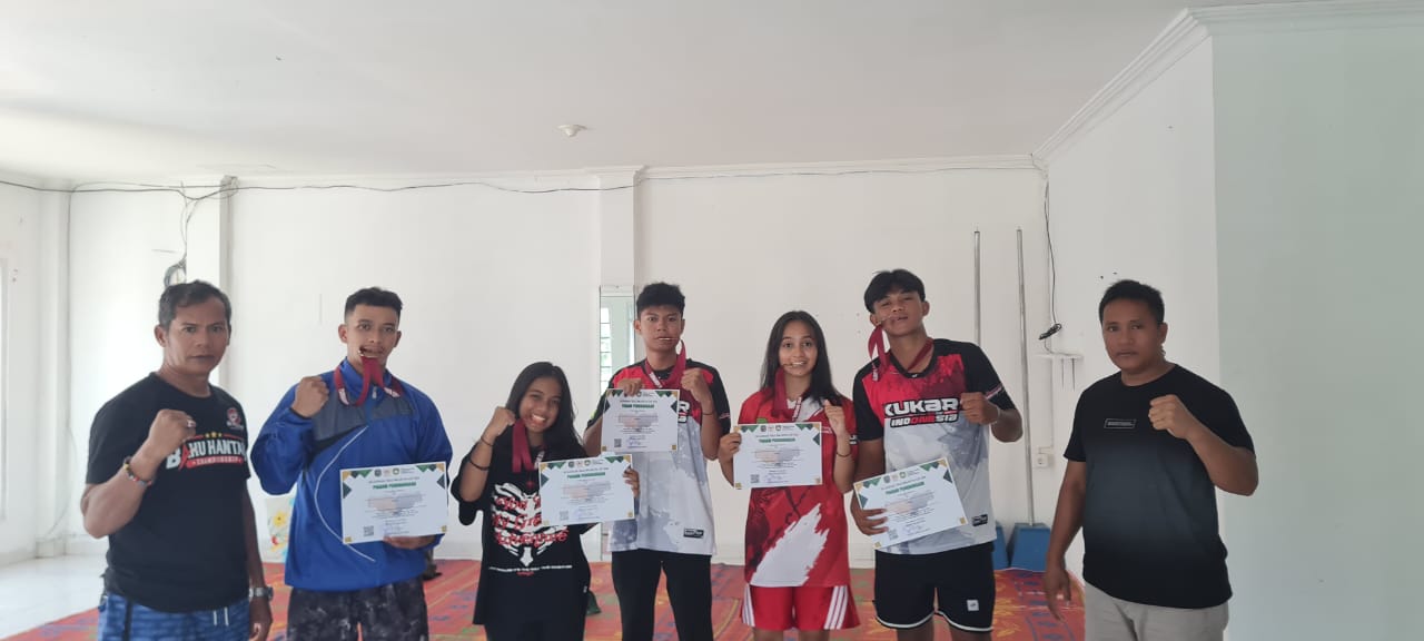PRESTASI MEMBANGGAKAN: Atlet tinju dari Camp Mulawarman unjuk gigi di Turnamen Walikota Bontang Cup 2024. (FOTO: IST)