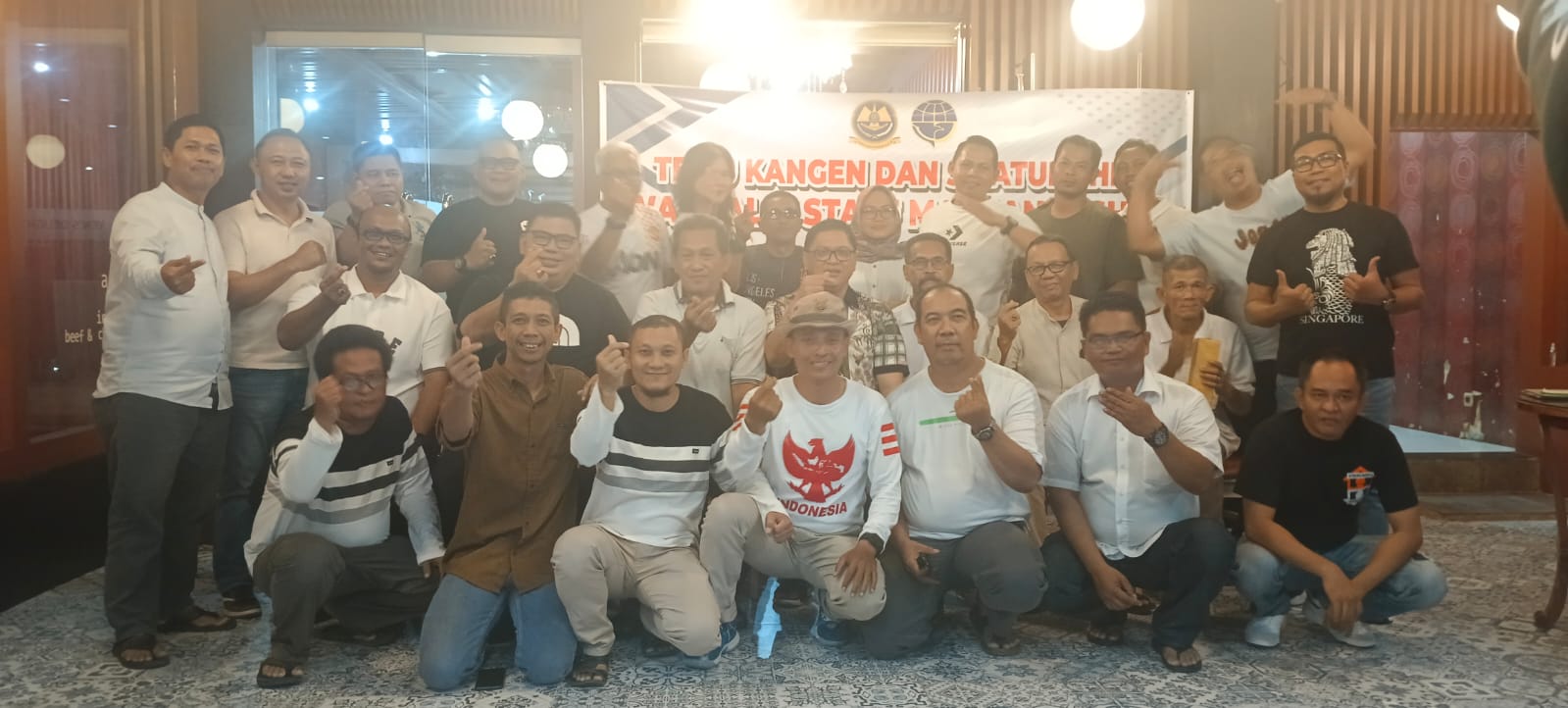 KOMPAK: Rekan temu kangen dan silaturahmi wasdal serta staff eks Dishub Samarinda mengabadikan kebersamaan di mana pun berada.