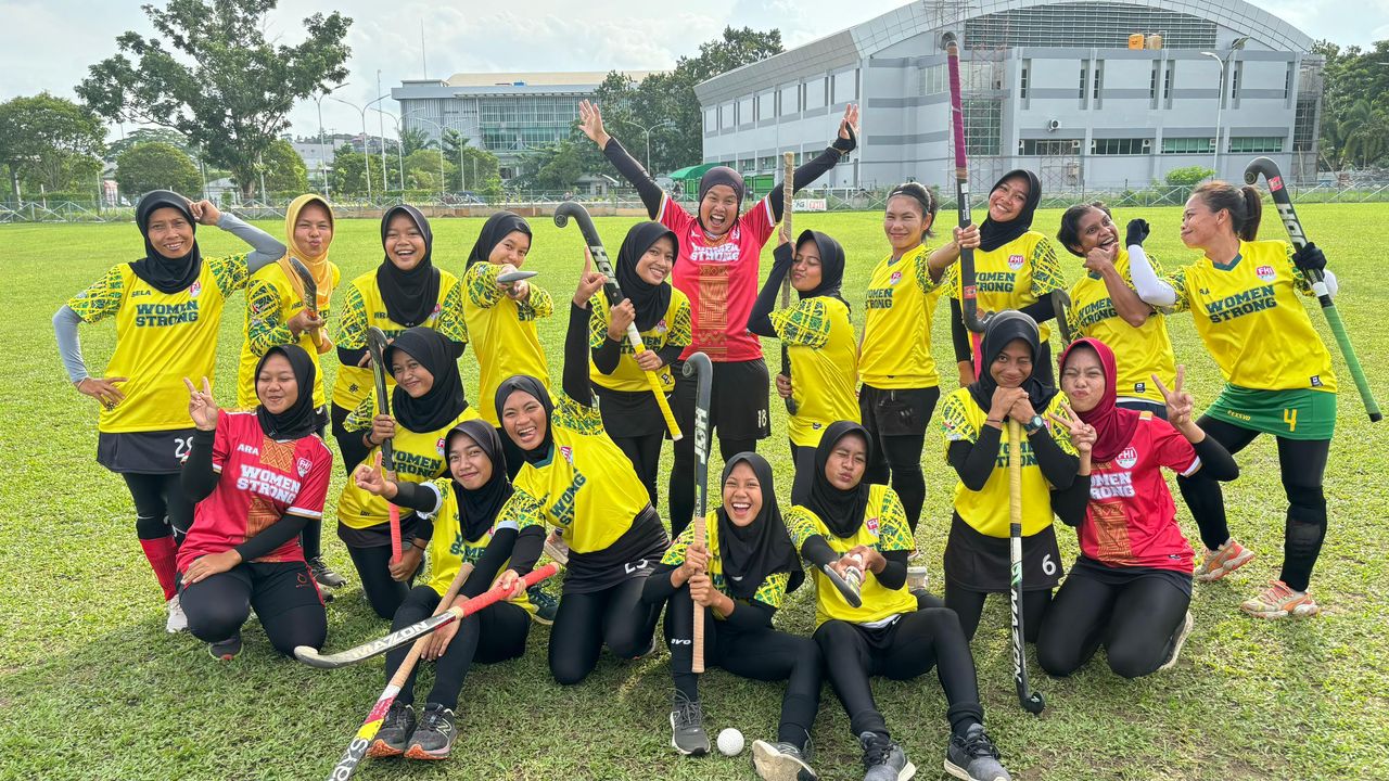 JAGA TRADISI: Tim hoki Kaltim sektor putri siap tampil maksimal demi target emas di PON XXI/2024 di Aceh dan Sumut. (FOTO: IST)