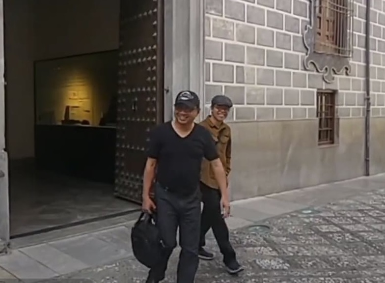 SEJARAH: Isradi Zainal Bersama rombongan melihat lebih dekat peninggalan budaya islam di Spanyol.