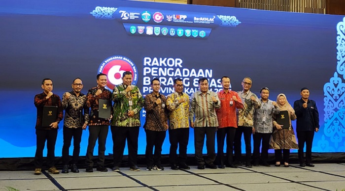 PENGHARGAAN&nbsp; PUSAT: Unit Barjas Paser saat mendapatkan penghargaan dari LKPP di momen Rapat Koordinasi Pengadaan Barang Jasa Kaltim 2024. Kamis, (1/8).&nbsp;