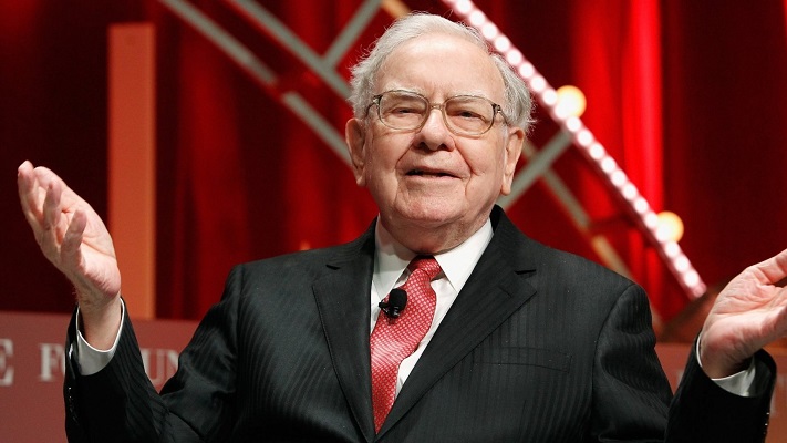 Penjualan saham Apple oleh Berkshire Hathaway telah memicu fluktuasi harga saham Apple, menunjukkan bahwa langkah Buffett memiliki dampak besar.