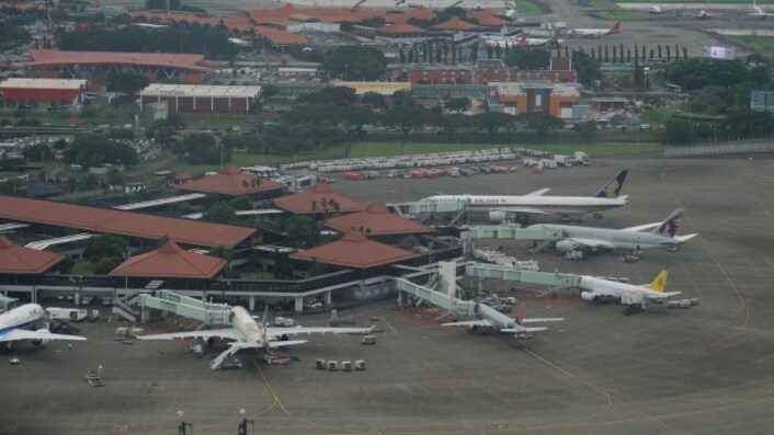 Ilustrasi pesawat di bandara.