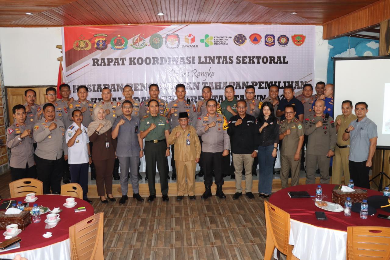 SINERGI: Polres Bersama Forkopimda, TNI, KPU dan Bawaslu Rakor Lintas Sektoral PAM Pilkada tahun 2024. (FOTO: IST)
