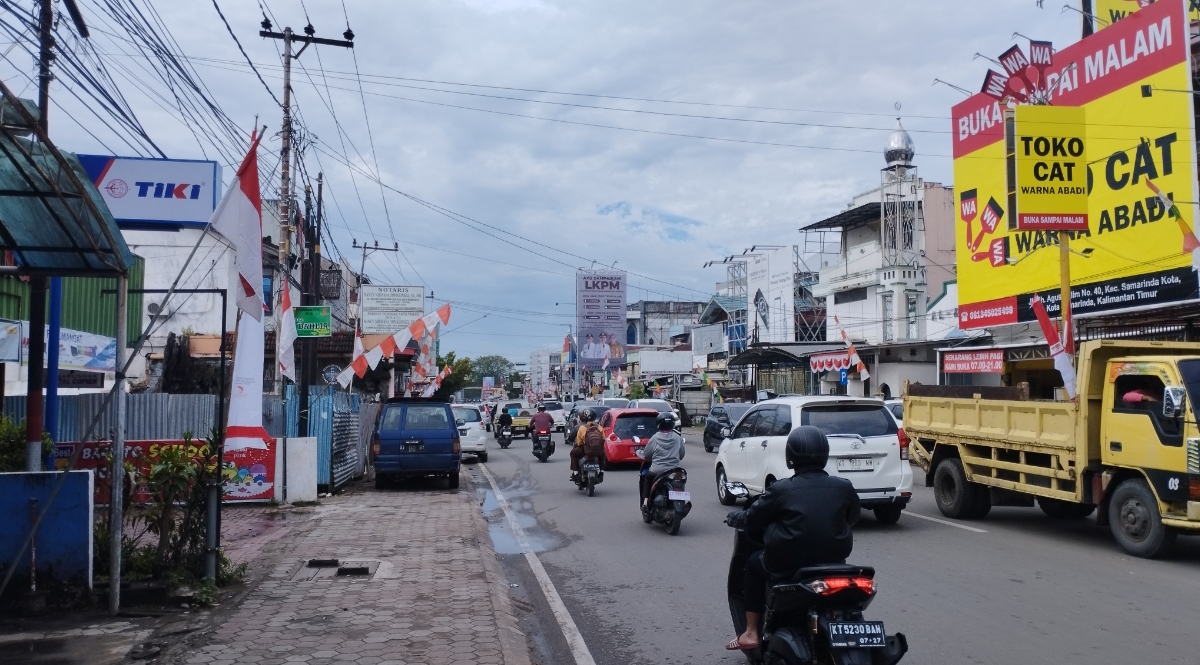 BAKAL DIALIHKAN: Jalan KH Agus Salim kecamatan Samarinda Kota akan dialihkan menjadi satu jalur, imbas pembangunan drainase.(FOTO: DENNY SAPUTRA/KP)