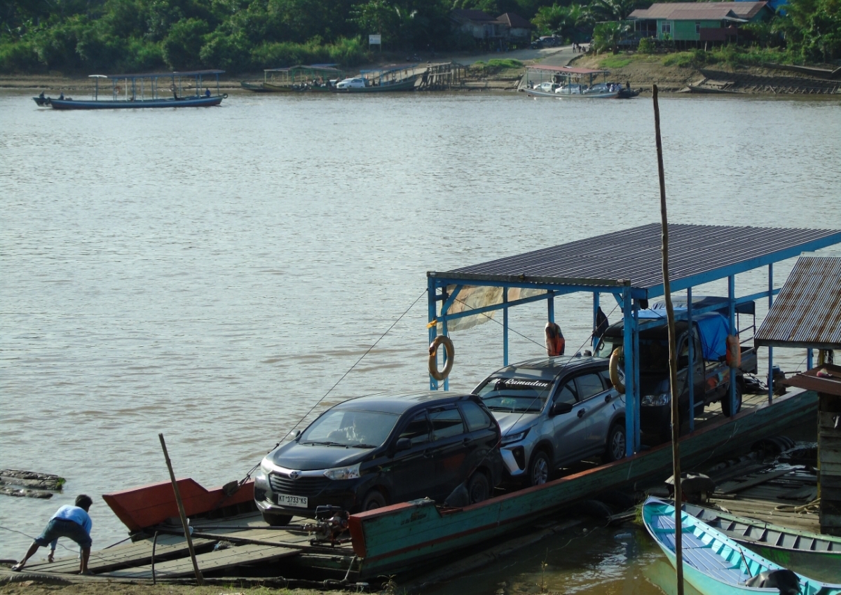 FERI: Penyeberangan Melak-MMB buka lapangan pekerjaan bagi sebagian warga Melak Ilir. (FOTO: SUNARDI/KP)