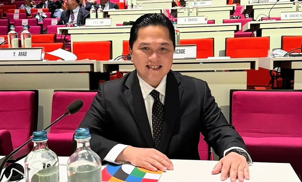 Menteri BUMN Erick Thohir menunjukkan 20 BUMN penyumbang terbesar pajak negara pada 2023 yang mencapai Rp 439 triliun, Kamis (8/8/2024).