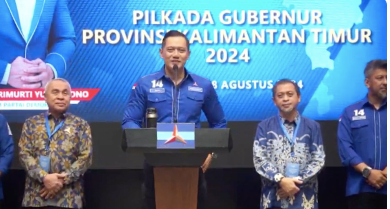 Ketua Umum DPP Partai Demokrat Agus Harimurti Yudhoyono bersama Isran Noor (kiri) dan Hadi Mulyadi.
