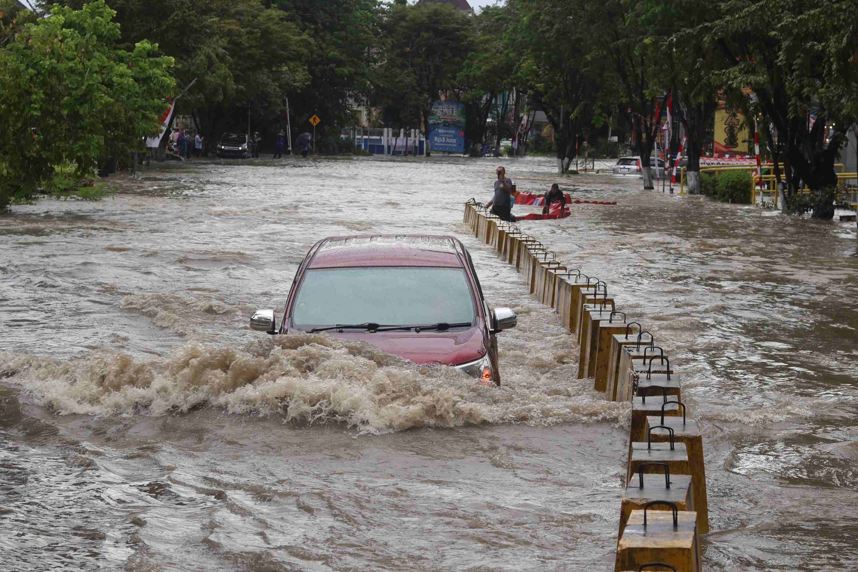 PARAH: Kota Balikpapan mengalami banjir dan longsor pada Jumat, 9 Agustus 2024. (Foto: Anggi/KP)