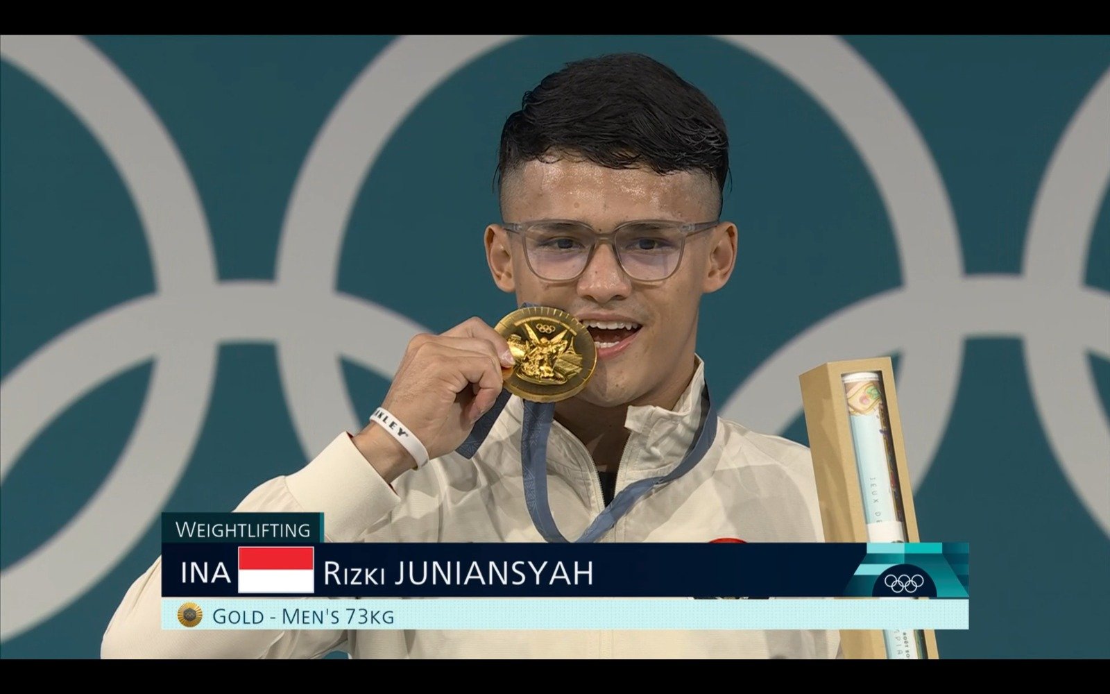 MANTAP: Rizki Juninsyah meraih medali emas di nomor 73 kg angkat besi Olimpiade Paris 2024.