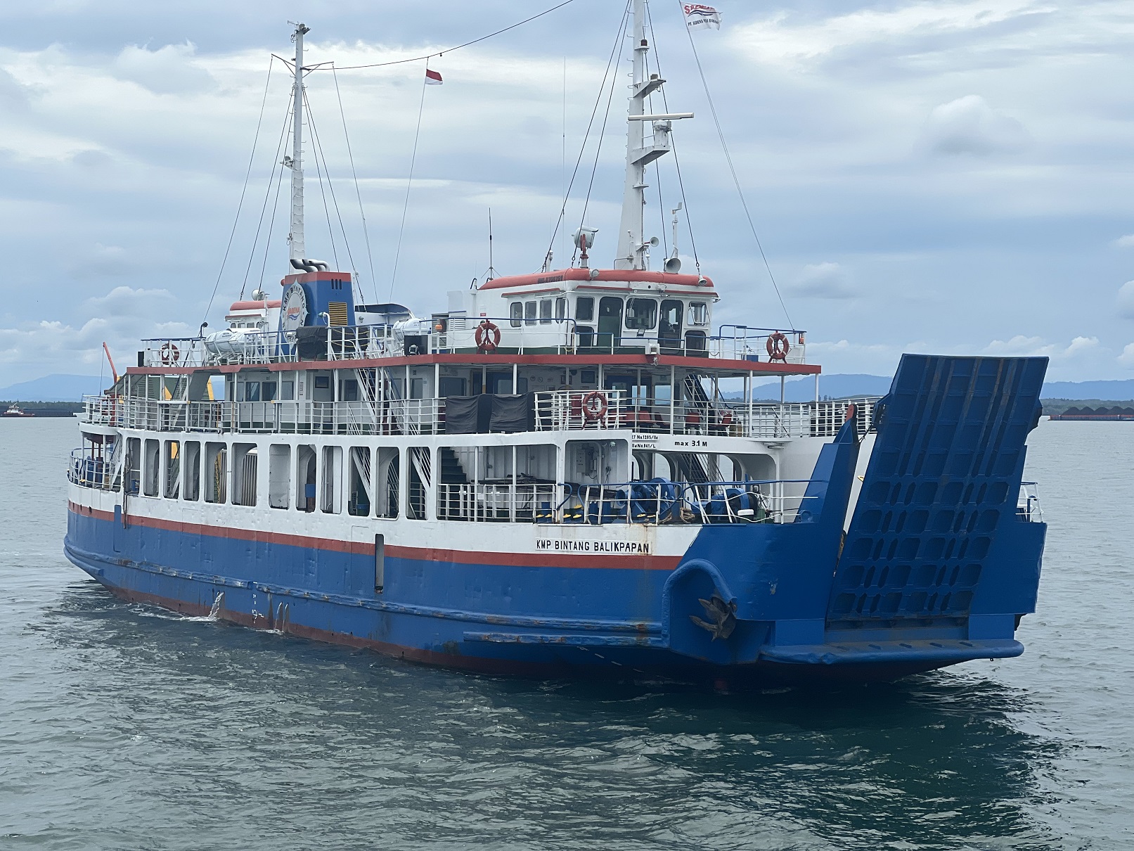 Kapal feri yang melayani penyeberangan Balikpapan-Penajam