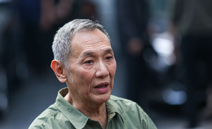 Keputusan pengunduran diri Babah Alun diambil setelah keluarganya tidak setuju dengan keterlibatannya dalam dunia politik.