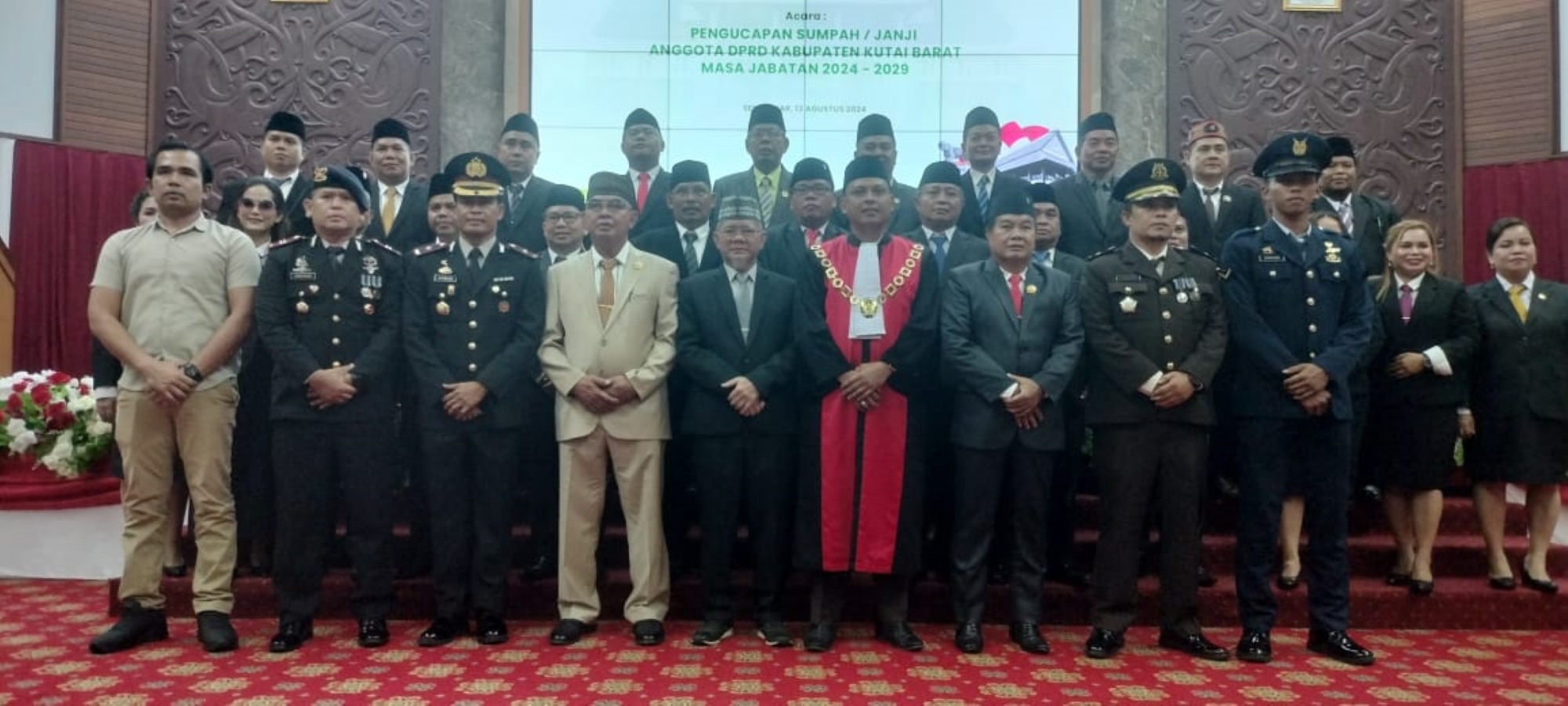 SAH: Forkompida Kubar bersama 25 anggota DPRD Kabupaten Kutai Barat yang resmi dilantik, Selasa (13/8/2024).