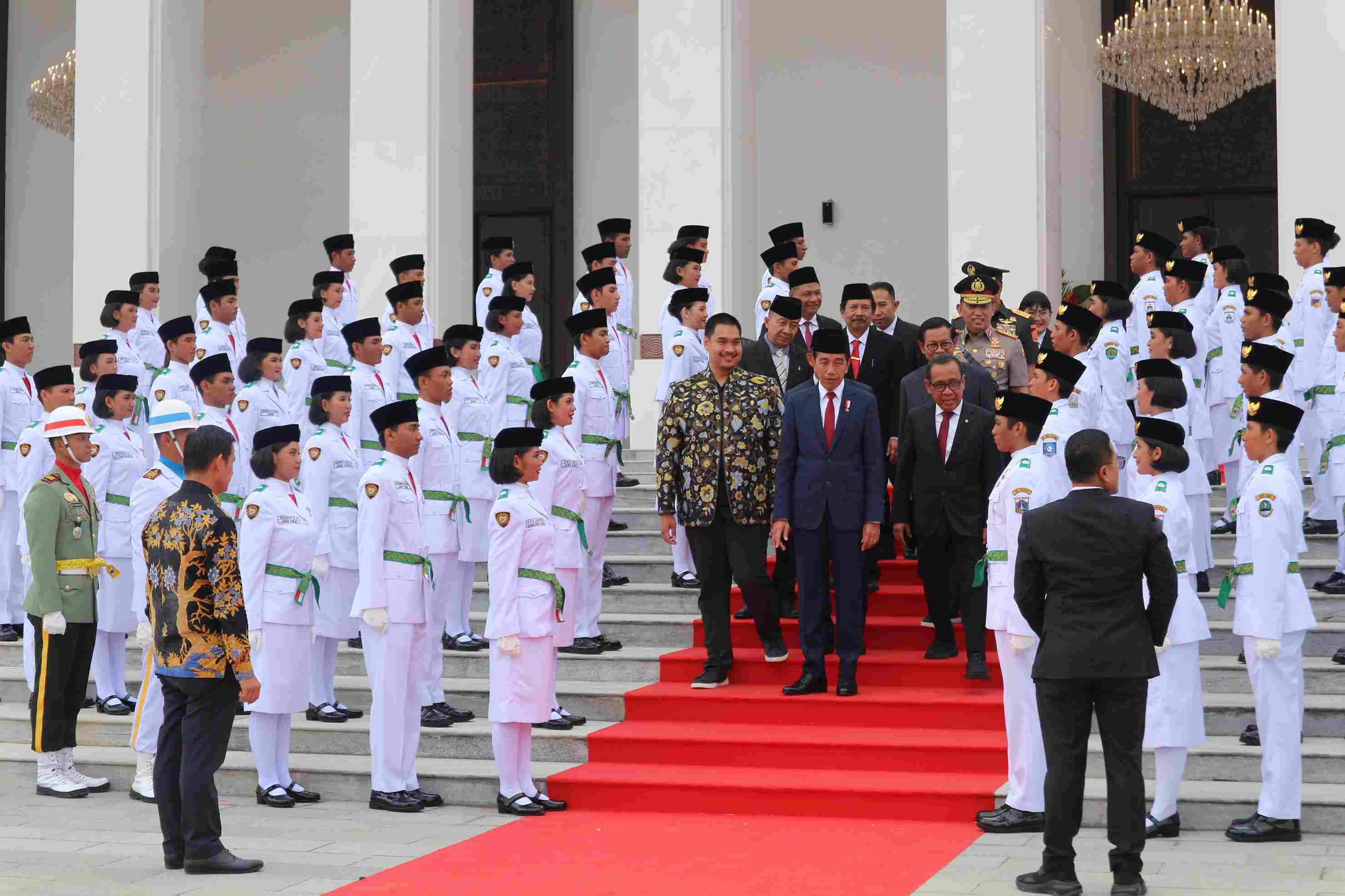 SIAP BERTUGAS : Paskibraka Nasional 2024 usai dikukuhkan Presiden Joko Widodo di depan Istana Negara, Selasa (13/8). (Foto: Rikip/KP)