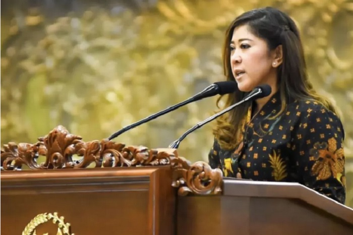 Meutya Hafid mengakui bahwa banyak kader Golkar yang masih terkejut dengan keputusan mendadak Airlangga Hartarto untuk mundur dari jabatannya.