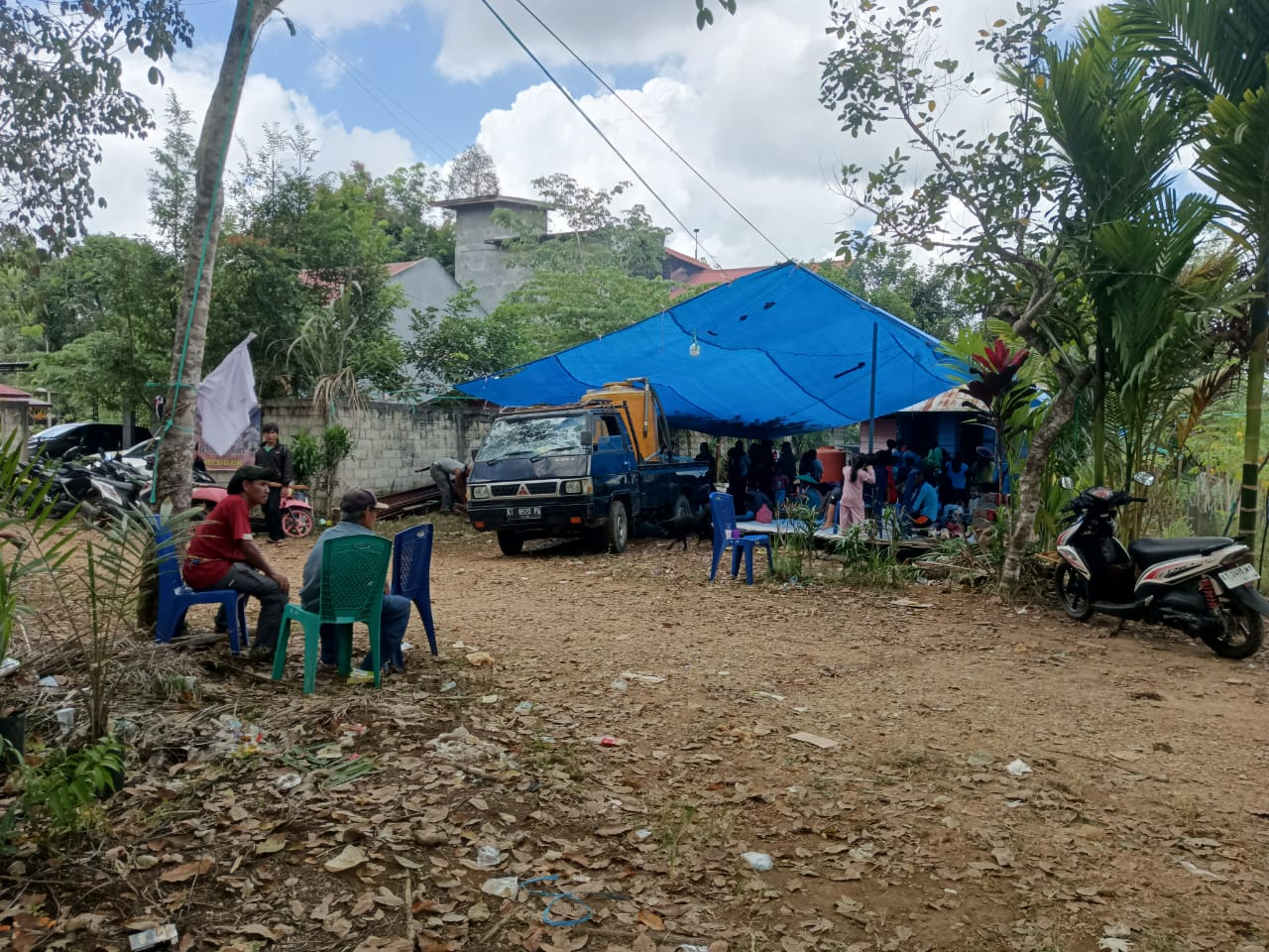 Suasana rumah duka Jalan Puruq RT 002 Kampung Jengan Danum, Kecamatan Damai. (FOTO: SUNARDI/KP)