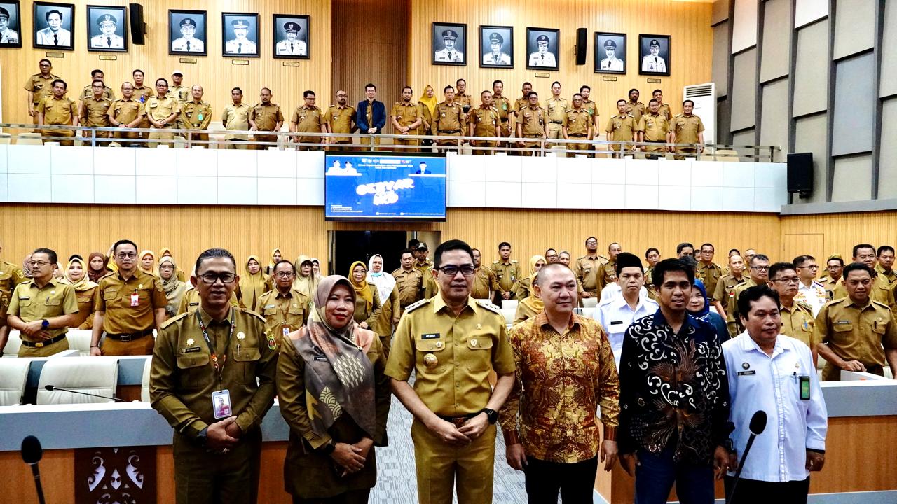 DILUNCURKAN: Identitas Kependudukan Digital sudah bisa dinikmati di 59 kelurahan setelah dilaunching Wali Kota Samarinda Andi Harun (ketiga kiri), Rabu (14/8).