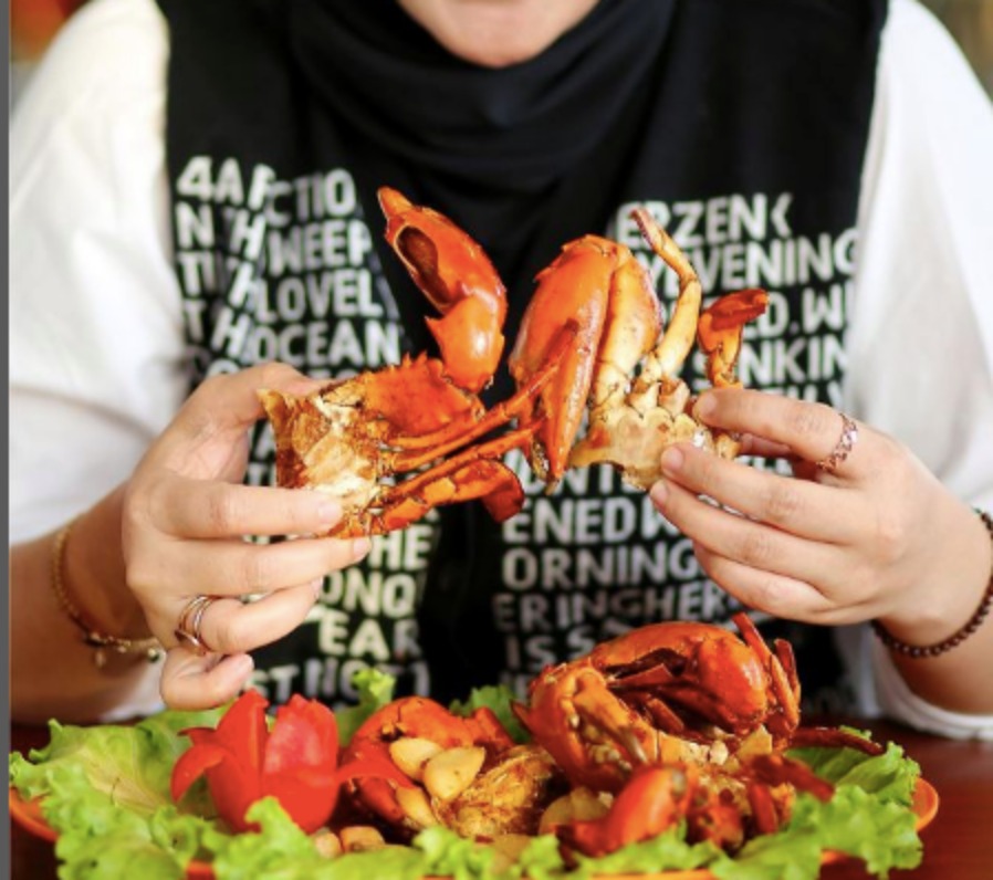 GUGAH SELERA: Seafood seperti kepiting menjadi kuliner enak pilihan di Balikpapan. (Foto: Instagram Dandito)