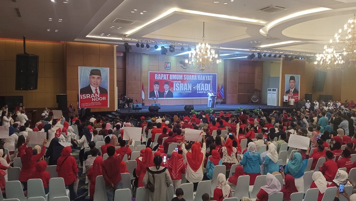 KONSOLIDASI: Bakal Calon Gubernur dan Wakil Gubernur, Isran Noor-Hadi Hadi Mulyadi menggelar rapat umum suara rakyat di Ballroom Hotel Bumi Senyiur, Minggu (18/8).