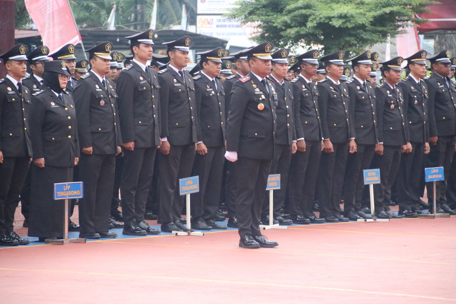 SIAP MENGABDI: Jajaran Kanwil Kemenkumham Kaltim mengikuti upacara.