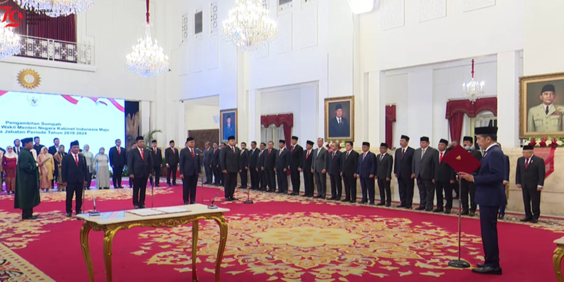 Presiden Jokowi melantik 3 menteri, 1 wakil menteri, dan 3 kepala bidang, Senin (19/8/2024)