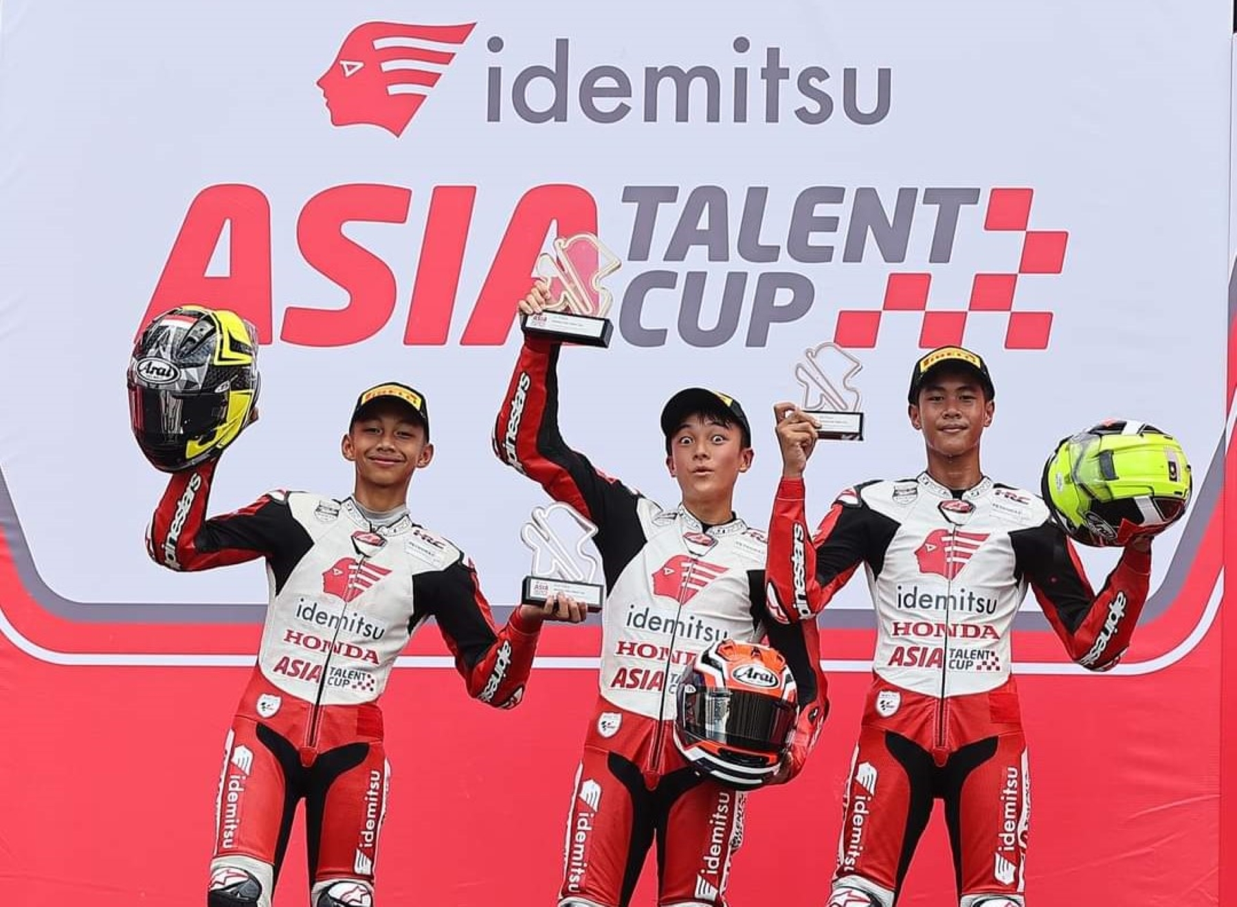 Kiandra Ramadhipa (kiri), pebalap binaan AHM, raih podium kedua pada ajang Idemitsu Asia Talent Cup (IATC) 2024.