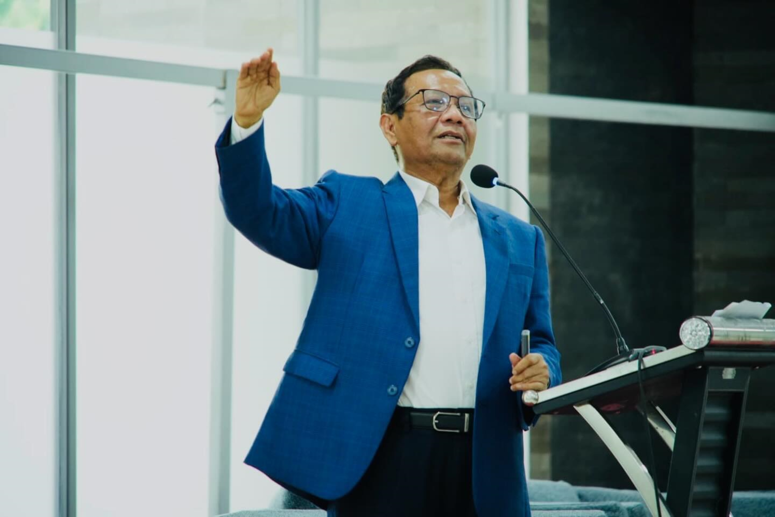 Mahfud MD sampaikan surat terbuka kepada pimpinan parpol dan DPR terkait penjegalan putusan MK.