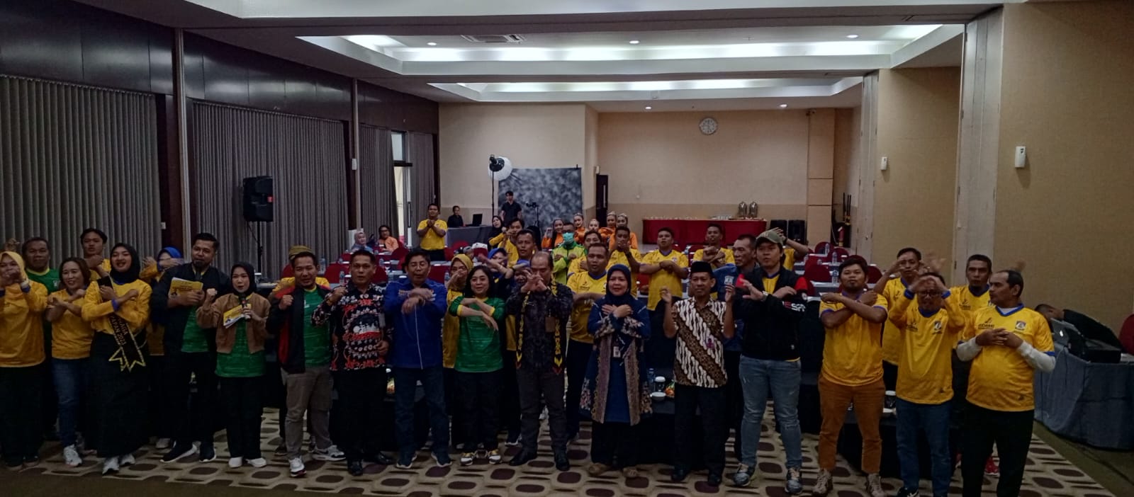 SEHATKAN MASYARAKAT : Gencarkan pola hidup sehat, Dinas Pemuda, Olahraga dan Pariwisata (Disporapar) Balikpapan gelar Sosialisasi Pemasalan Olahraga Masyarakat di Hotel Horison Sagita Balikpapan.
