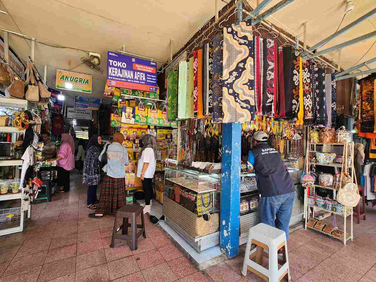 POTENSI: Pasar Inpres perlu dipoles untuk menambah pendapatan bagi daerah. (Foto: Ulil/KP