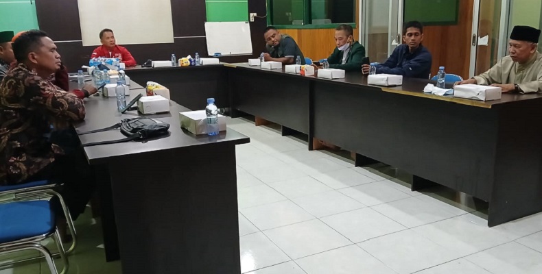 BENTUK KOALISI: Partai non-parlemn di Kabupaten Paser berkumpul, membahas hasil putusan MK terkait persentase suara mencalonkan kepala daerah.