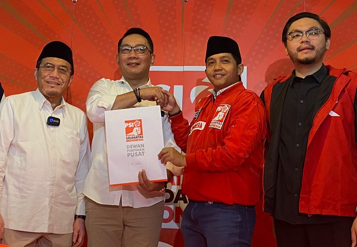 Pasangan Ridwan Kamil dan Suswono mendapat dukungan yang ditandai dengan penyerahan Surat Keputusan (SK) model B1 KWK dari Partai Solidaritas Indonesia (PSI) pada Minggu (25/8/2024).