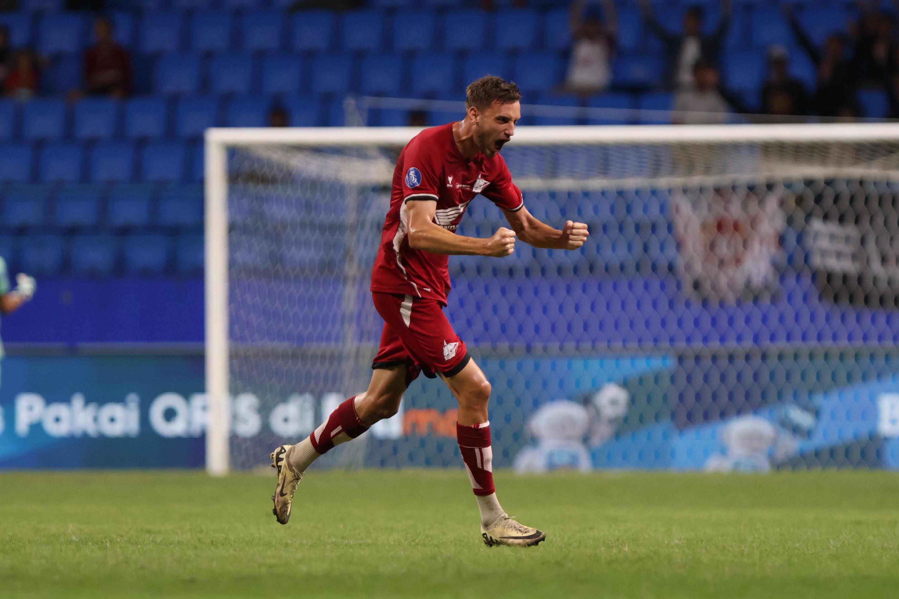 GACOR: Nermin Haljeta berkontribusi satu gol dalam kemenangan PSM vs Dewa United dengan skor 3-1 di Stadion Batakan, Senin (26/8/2024). (Foto: Anggi/KP)