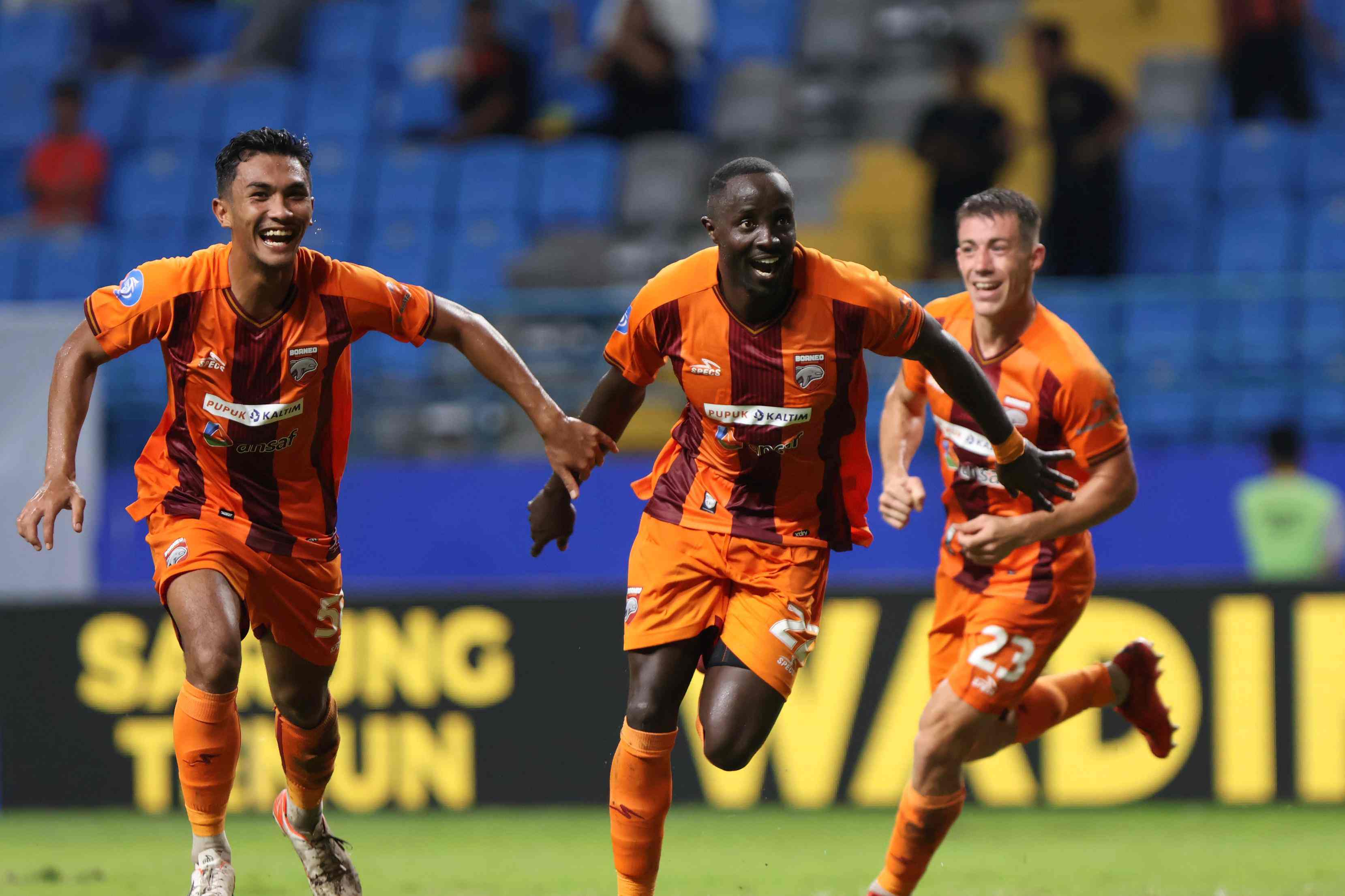 SEMPURNA : Borneo FC Samarinda kembali mengantongi tiga poin usai mengalahkan Bali United dengan skor 2-0 pada laga yang berlangsung di Stadion Batakan, Selasa (27/8) malam. (Foto: Anggi/KP)