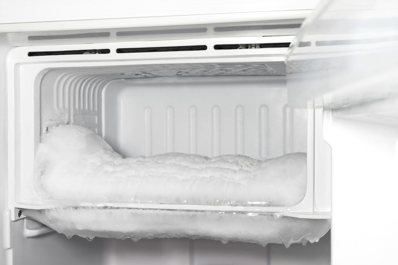 FREEZER: Bahaya bunga es menumpuk dari kerusakan kulkas hingga penyimpan bibit penyakit.
