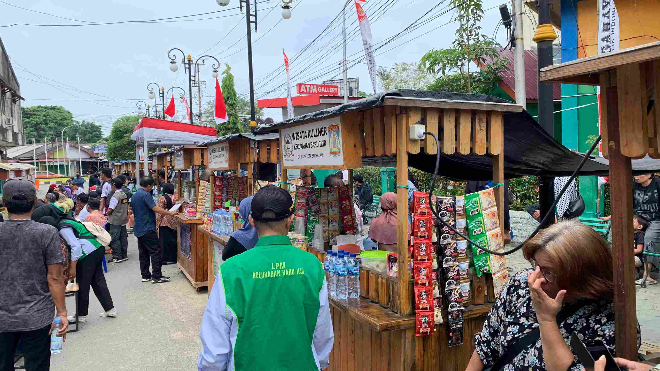 WISATA KULINER: Warga Balikpapan Barat ketambahan pusat kuliner baru. (Foto: Dina/KP)