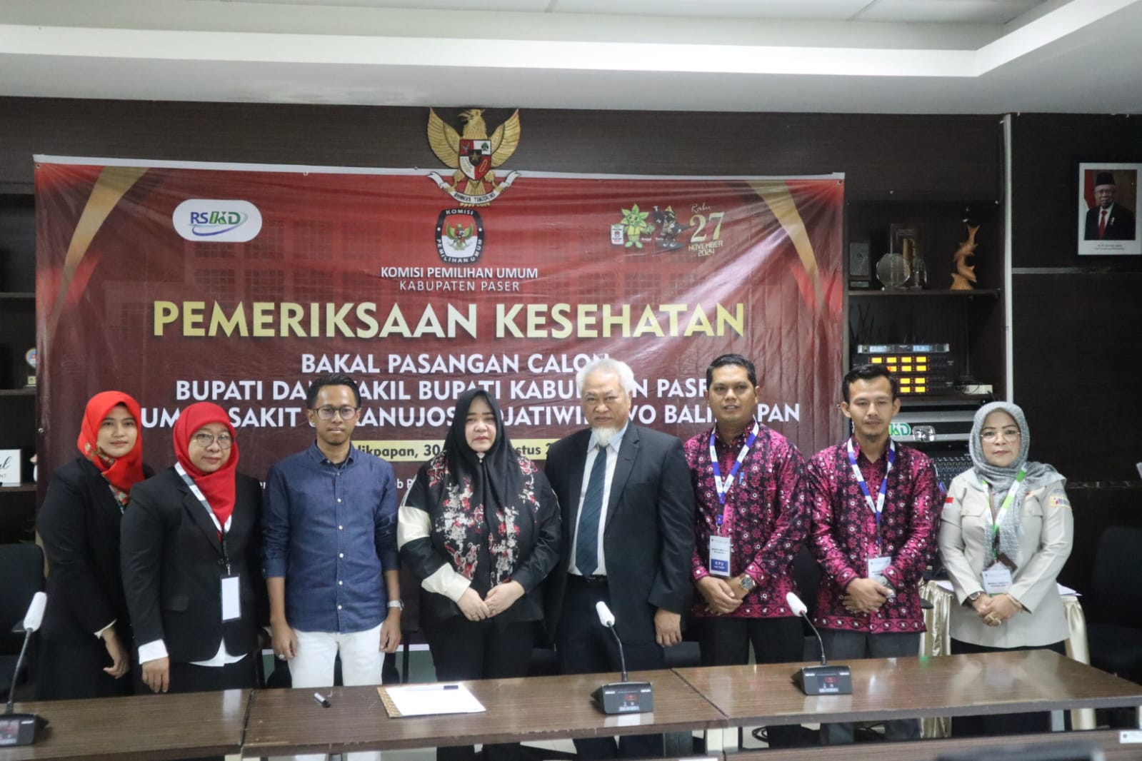CEK MEDIS: KPU Paser dipimpin Ketua KPU Ahyar Rosidi mendampingi bakal pasangan calon Pilkada Paser 2024 di RSUD dr Kanudjoso Djatiwibowo, Balikpapan, Jum