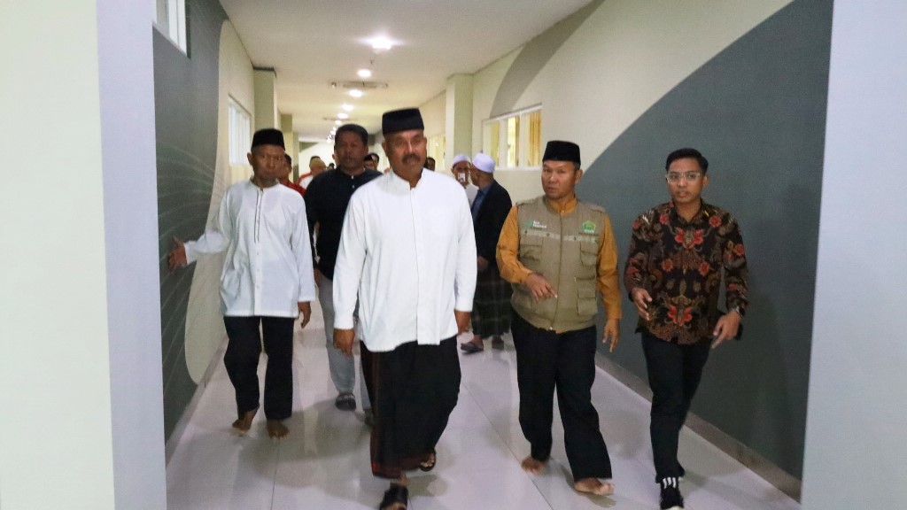 INFRASTRUKTUR: Bupati Kukar Edi Damansyah meninjau pembangunan bunker RSUD AM Parikesit Tenggarong Seberang.