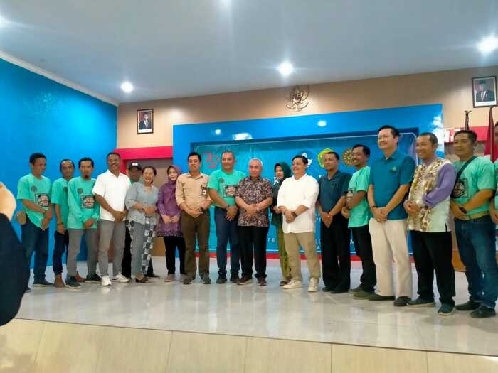 SILATURAHMI: Dalam rangka mempererat hubungan silaturahmi antar-alumni Politeknik Pertanian Negeri Samarinda yang juga dihadiri Isran Noor.