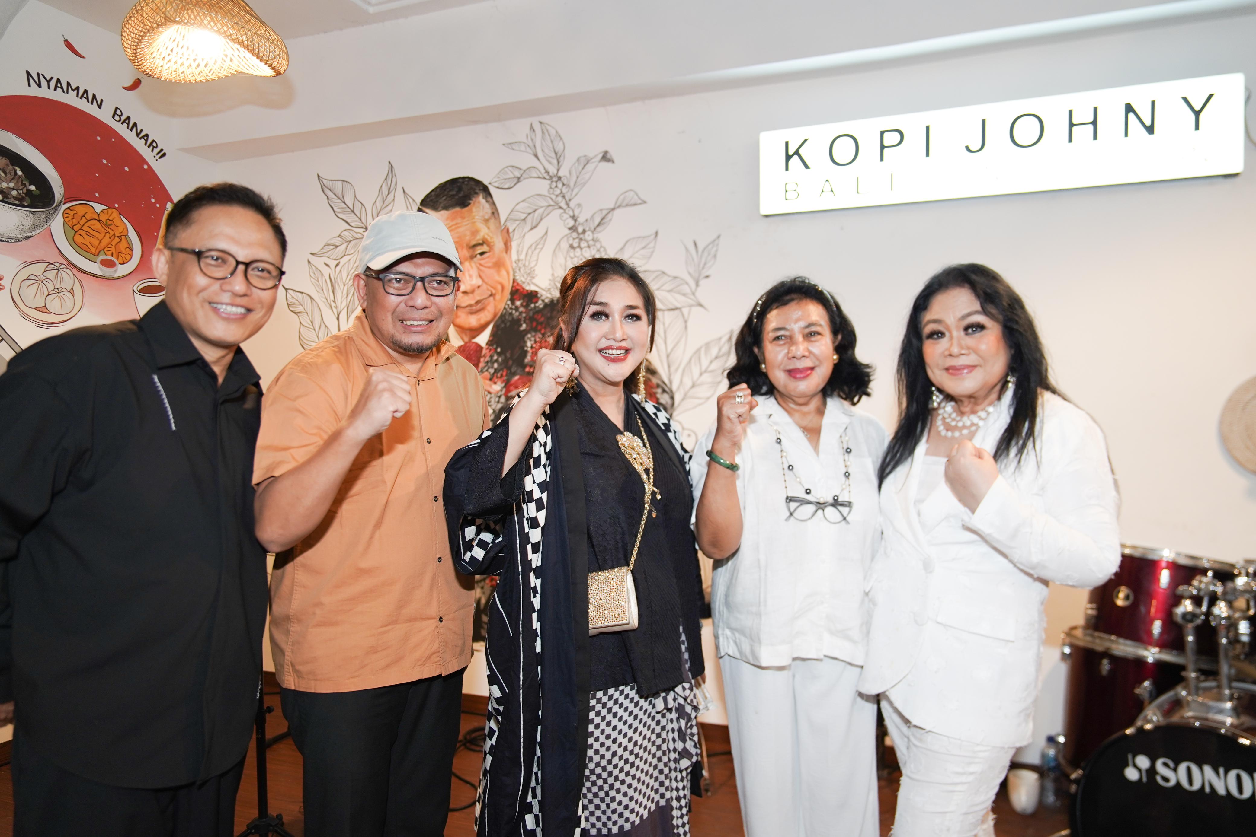 Syukri Wahid (dua kiri), Paramitha Rusady (tengah), Yunita Indarini (dua kanan), dan Ermy Maryam Nurjannah Kullit (kanan).