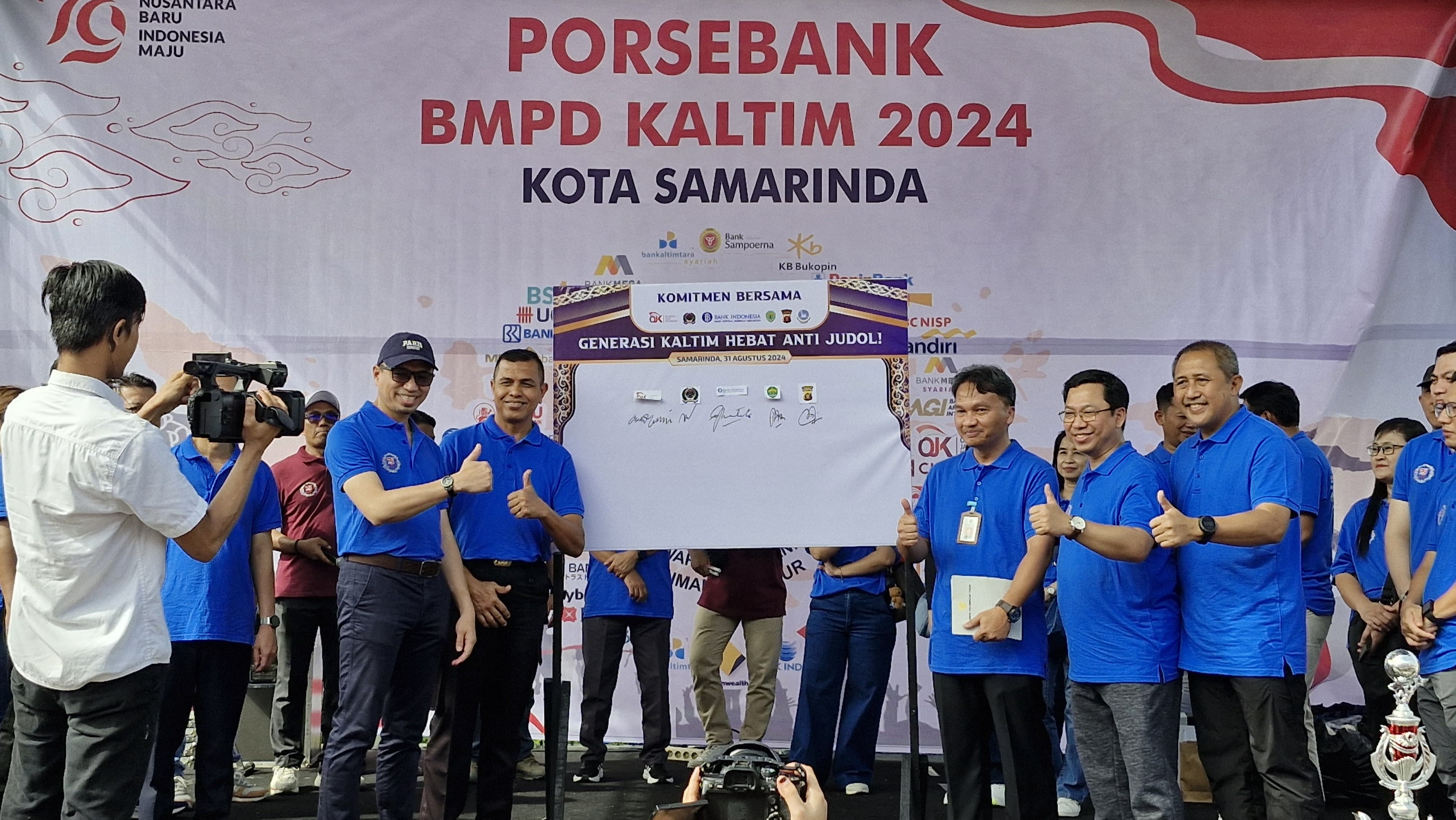 PENANDATANGANAN: Penandatanganan komitmen bersama anti judi online merupakan upaya BI bersama Pemprov Kaltim, OJK, TNI-POLRI dan perbankan di Kaltim untuk mencegah pertumbuhan judi online.