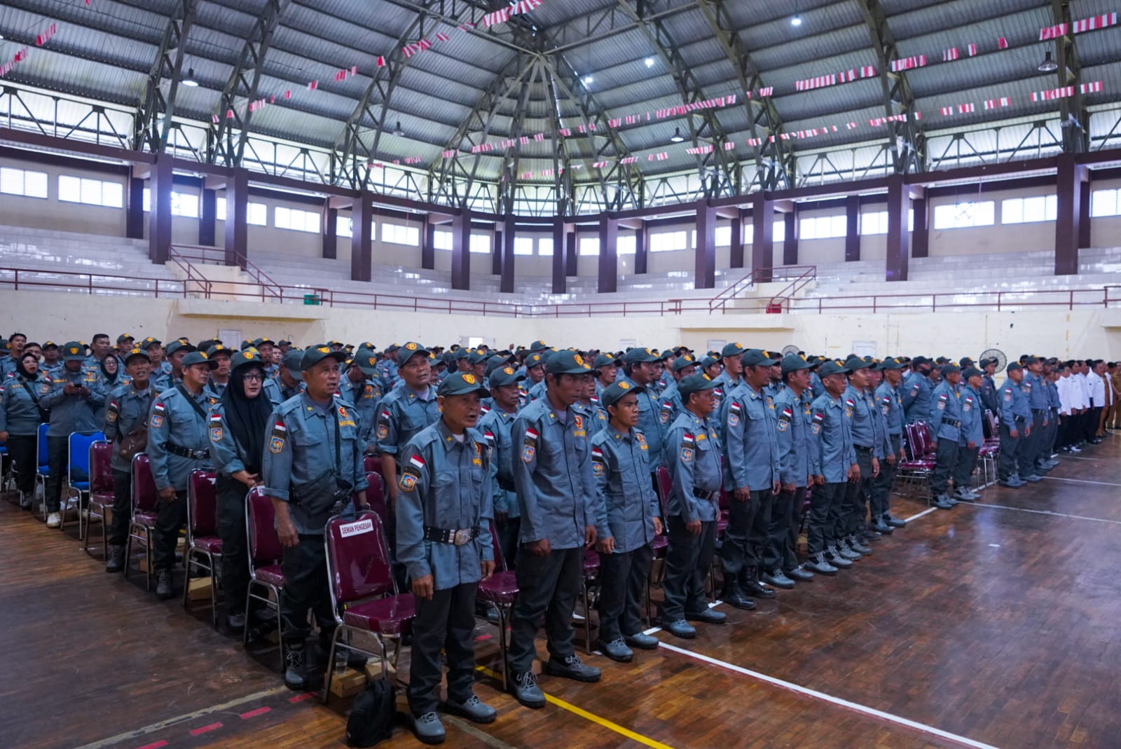 PENJAGA PEMILU: Petugas Satlinmas Paser dikukuhkan oleh Pemkab Paser untuk persiapan Pilkada Paser 2024, Senin (2/9). (Foto: Diskominfo for KP)