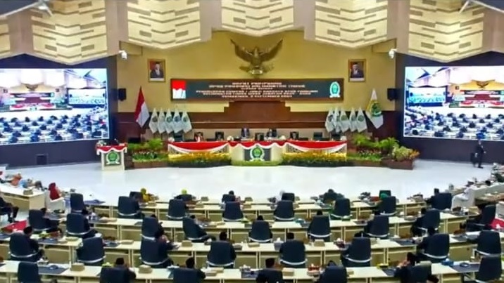 Keterwakilan perempuan kali ini mengalami penurunan signifikan, hanya 8 orang dibandingkan 11 perempuan pada periode 2019-2024.