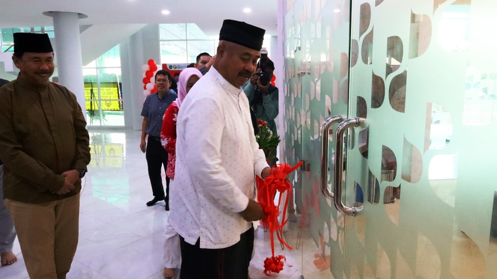 PERBANKAN: Bupati Kukar Edi Damansyah meresmikan Kantor Kas Bankaltimtara di RSUD AM Parikesit Tenggarong Seberang.