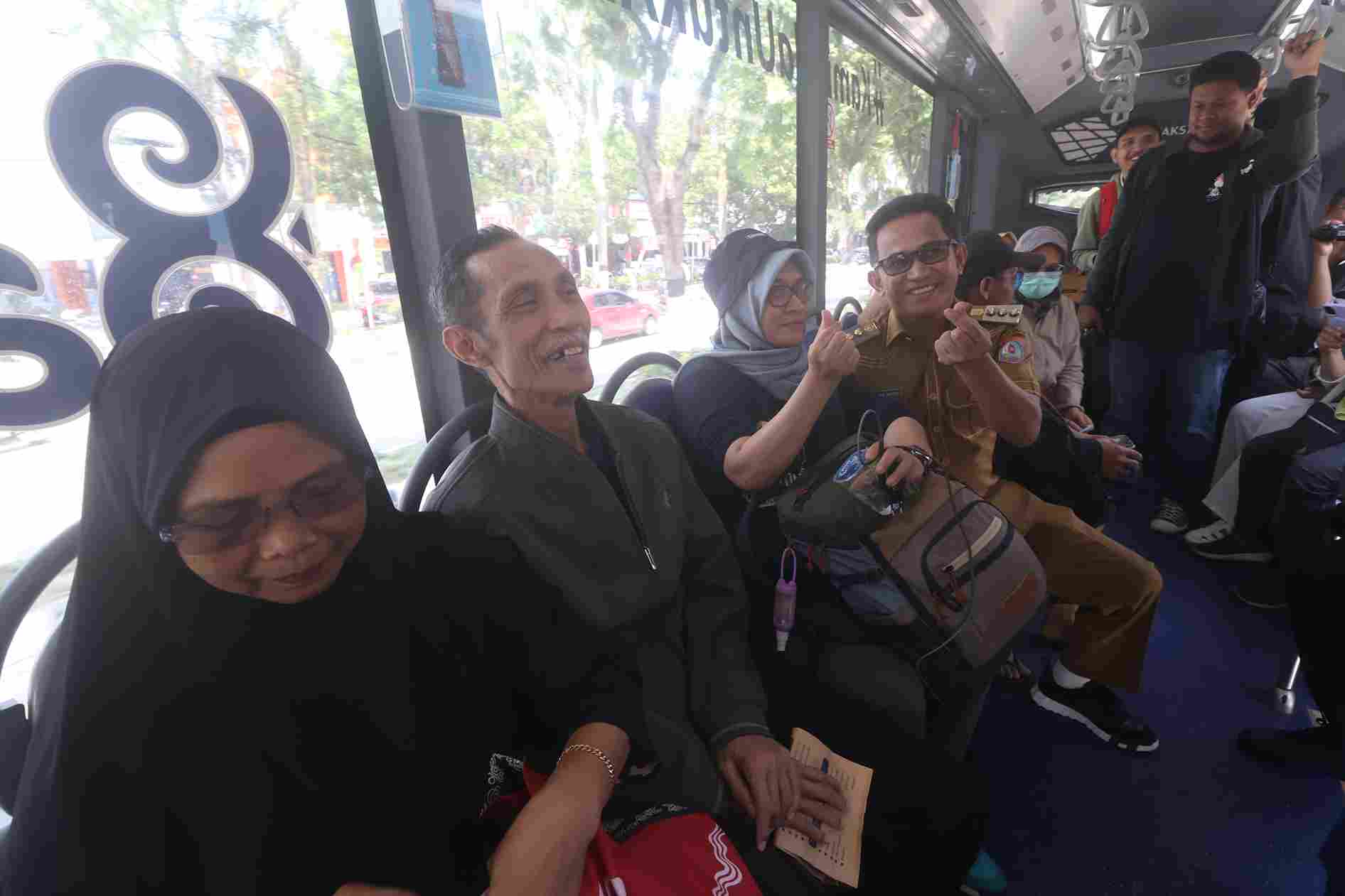 NIKMATI TRANSPORTASI: Wali Kota Balikpapan Rahmad Mas